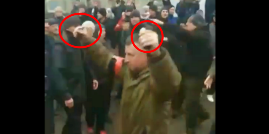 Ukraynalıların ortasında kalan Ruslar, el bombalarının pimini çekti!