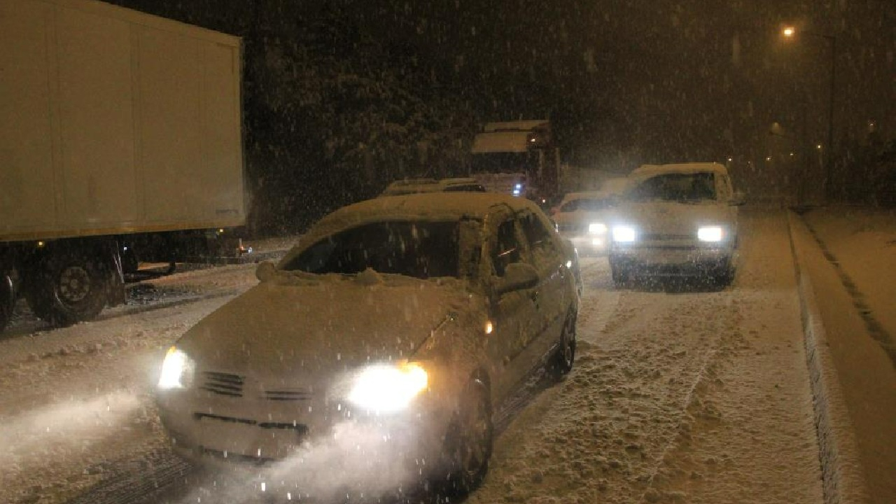 Burdur’da şehirlerarası yollar 3 saat sonra trafiğe açıldı!
