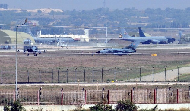 Alman vekillerden Türkiye'ye İncirlik ziyareti...