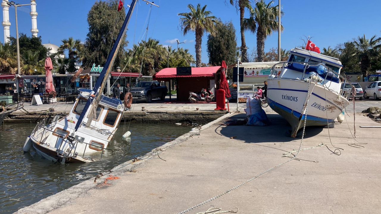 Bodrum'da fırtına! 1 tekne battı, 3 tekne iskeleye çarptı