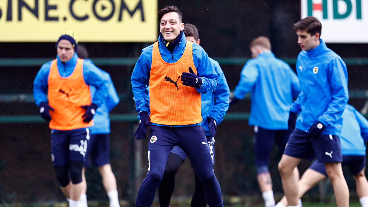 Mesut Özil, Trabzonspor maçında kadroda olacak... "İyi Mesut her zaman oynar"