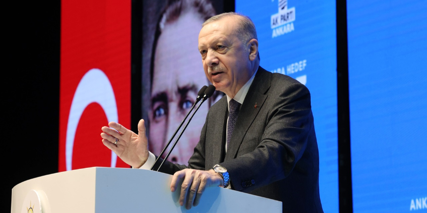 Cumhurbaşkanı Erdoğan: Takım elbise giyip, başını öne eğenlere indirim yok!
