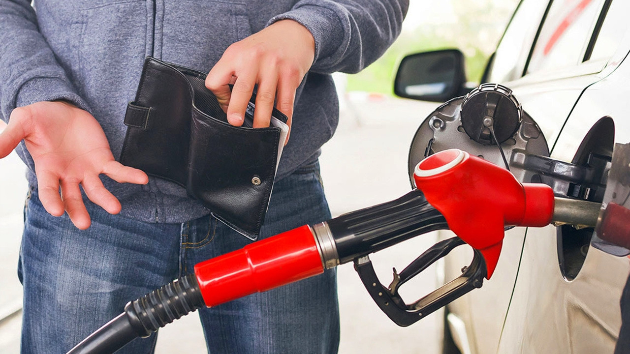 Putin bombaladı, petrol fiyatları uçtu! Benzin ve motorine bir zam daha geliyor...