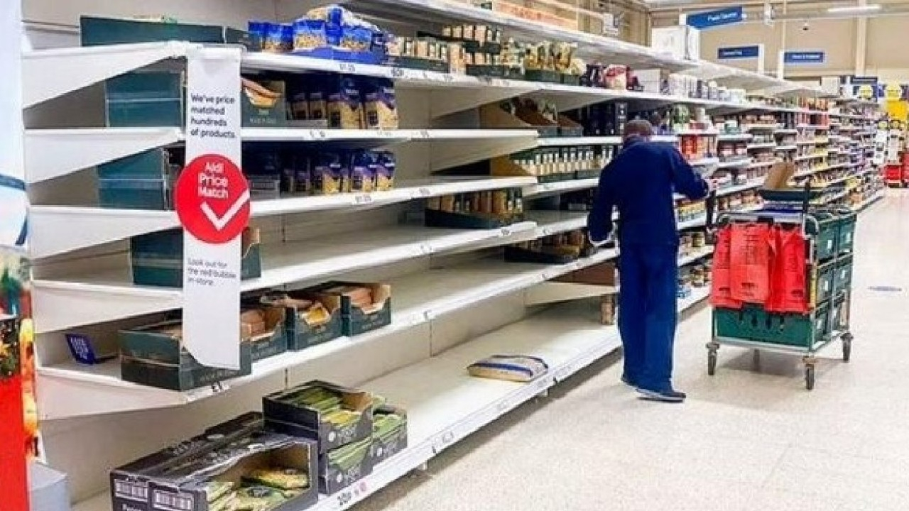 İngiltere'de süpermarketlerden Rus ürünleri kaldırılıyor!