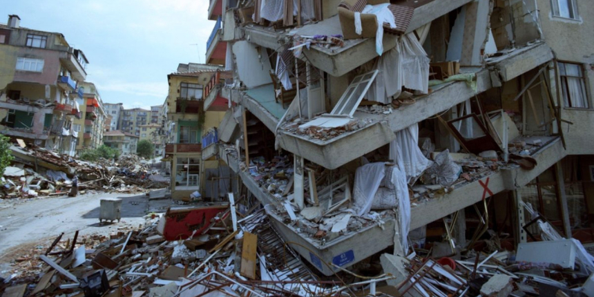 İstanbul'da 8 yıl içinde büyük bir deprem bekleniyor: 90 binden fazla ev yıkılabilir!