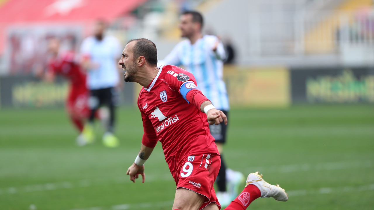 Altınordu evinde BB Erzurumspor'u Ahmet İlhan Özek'in golüyle mağlup etti
