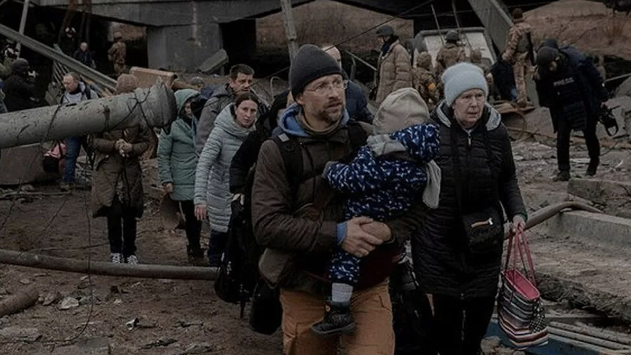 Kiev'den büyük kaçış! On binlerce sivil evlerini terk etti