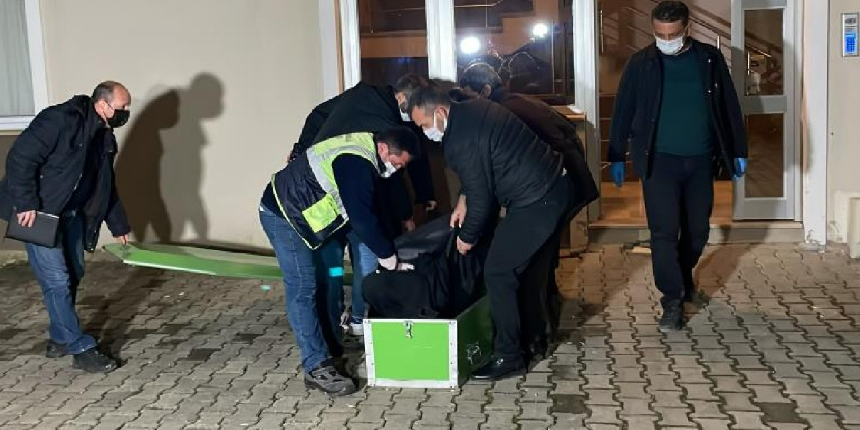 Haber alınamıyordu! Öğretim üyesi evinde ölü bulundu!