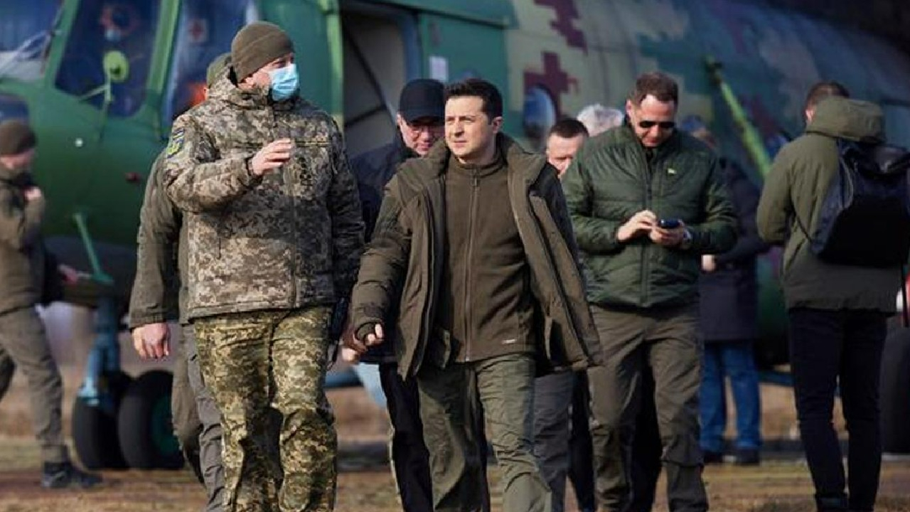 Zelenskiy: Düşmandan kazanılan topraklarımızın her metresi zafere doğru bir adımdır, saldırıya geçin