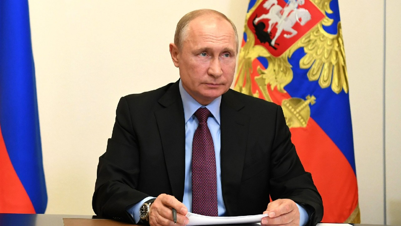 Putin'den misilleme! Rusya bazı ürün ve hammaddelerin ticaretini yasakladı