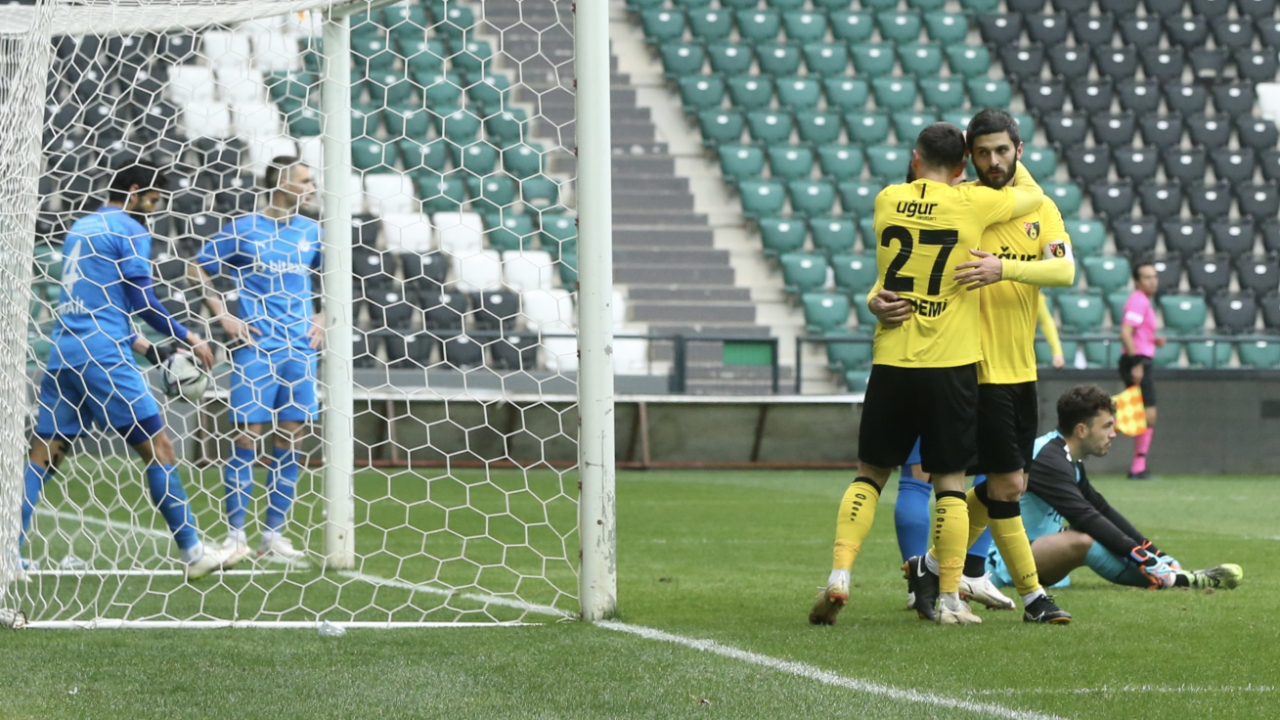 İstanbulspor, Kocaeli Stadyumu'nda karşılaştığı Tuzlaspor'u 2-0 mağlup etti