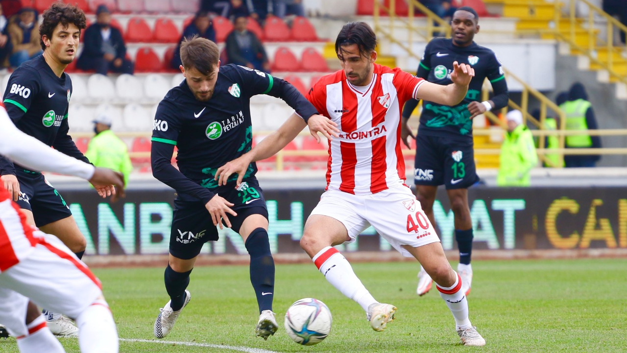 Bursaspor 9 kişi oynayan Boluspor'u da yenemedi... Çanlar Timsah için çalıyor