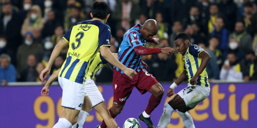 Kadıköy'de Fenerbahçe büyüsü... Trabzonspor 10 kişi kalan rakibini yenemedi...