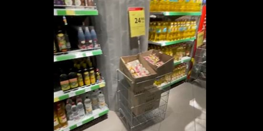 "Raflarda ayçiçek yağları duruyor, insanlar sırasını bekliyor"