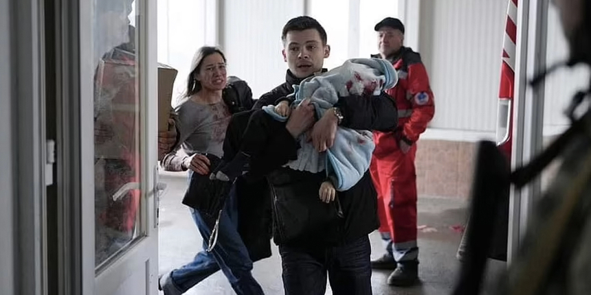 Savaşın acı yüzünü gösteren görüntü: Henüz 1,5 yaşında bombaların hedefi oldu