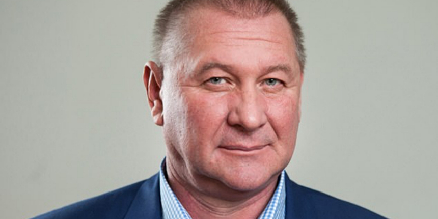 Rus askeri, sivillere ekmek ve ilaç dağıtan Belediye Başkanını vurdu!
