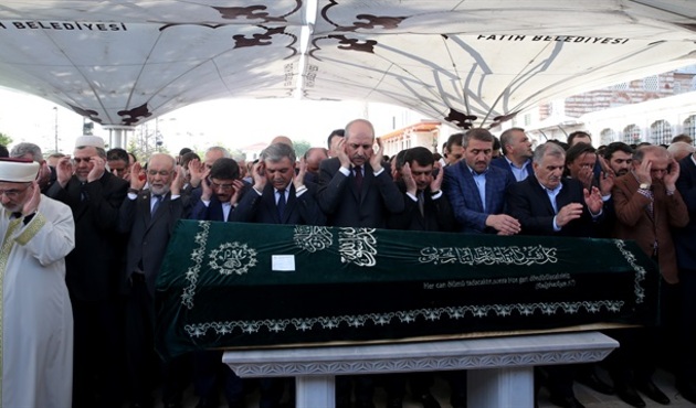Akif Emre, adaşı milli şair Mehmet Akif Ersoy'un yanına defnedildi