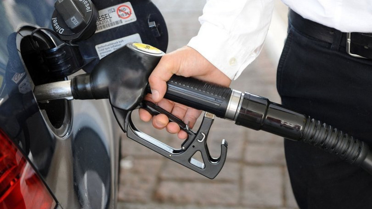 Akaryakıtta zam fırtınası: Benzin ve motorine bu gece de zam bekleniyor!