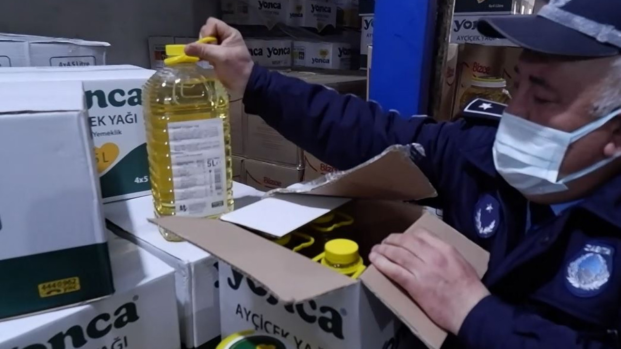 Zincir market depolarına baskın: Raflarda olmayan 15 bin litre yağ depoda çıktı!