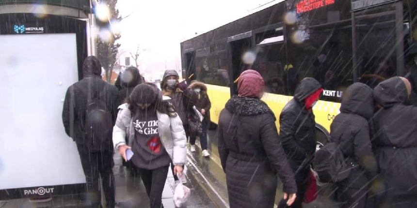 İstanbul'da beklenen kar yağışı Üsküdar'da etkisini gösterdi