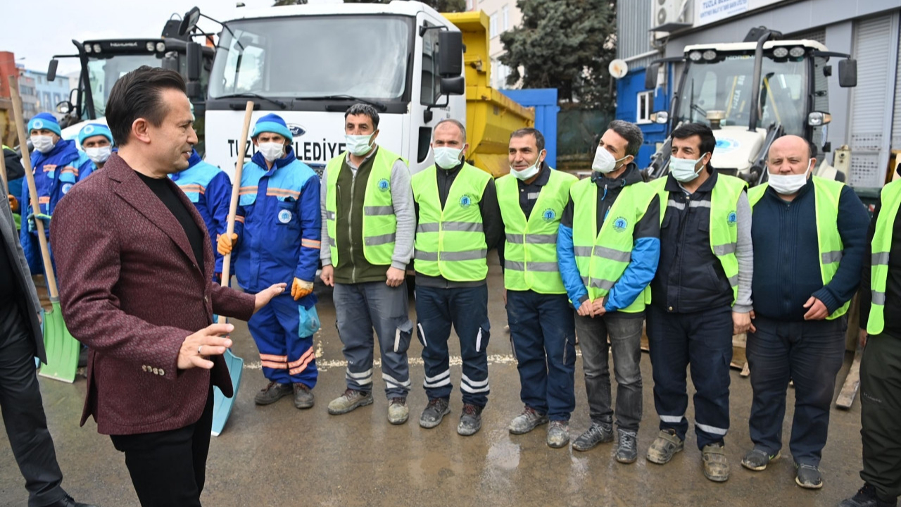 Tuzla Belediyesi karla mücadele nasıl yapılır gösterdi: 63 araç, 2 bin ton tuzla kara hazırız!