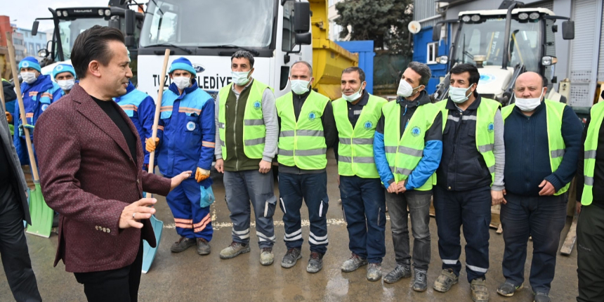 Tuzla Belediyesi karla mücadele nasıl yapılır gösterdi: 63 araç, 2 bin ton tuzla kara hazırız!