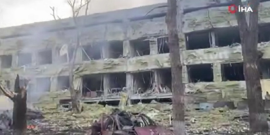 Rusya, Mariupol’de çocuk hastanesini vurdu!