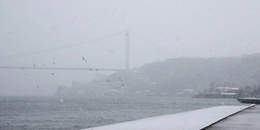 İstanbul Boğazı çift yönlü olarak geçişlere kapatıldı