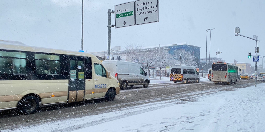 Aybar kar fırtınası başladı: İstanbul beyaza büründü! TIR ve kamyonlara giriş yasağı!