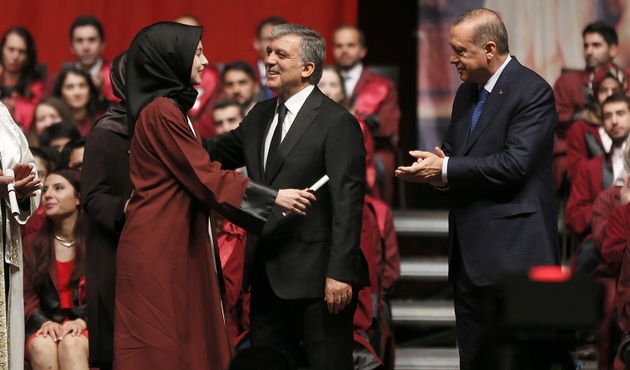 Gül ailesinin mutlu günü: O da diplomasını aldı!