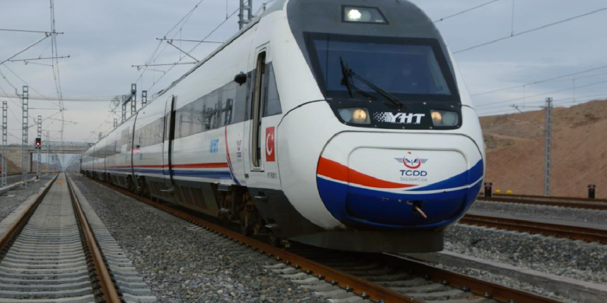 Yoğun kar yağışı nedeniyle Yüksek Hızlı Tren seferleri artırıldı