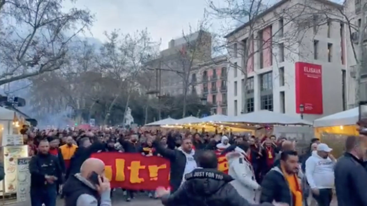 Galatasaray taraftarları Cap Nou yolunda...