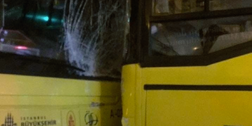 2 İETT otobüsünün çarpışma anı kamerada