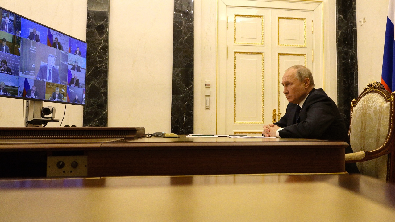 Putin ekonomik yaptırımlara karşı kabineyi topladı: Rusya'ya yaptırımlar zaten uygulanacaktı