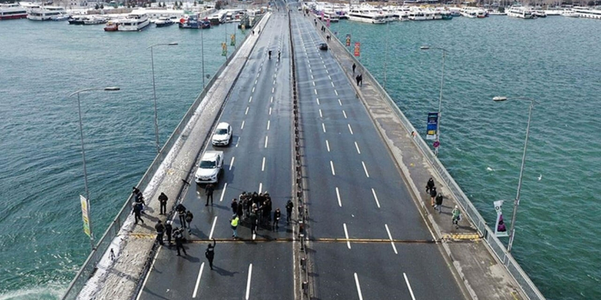 Unkapanı köprüsü, saatler süren çalışmaların ardından trafiğe açıldı!