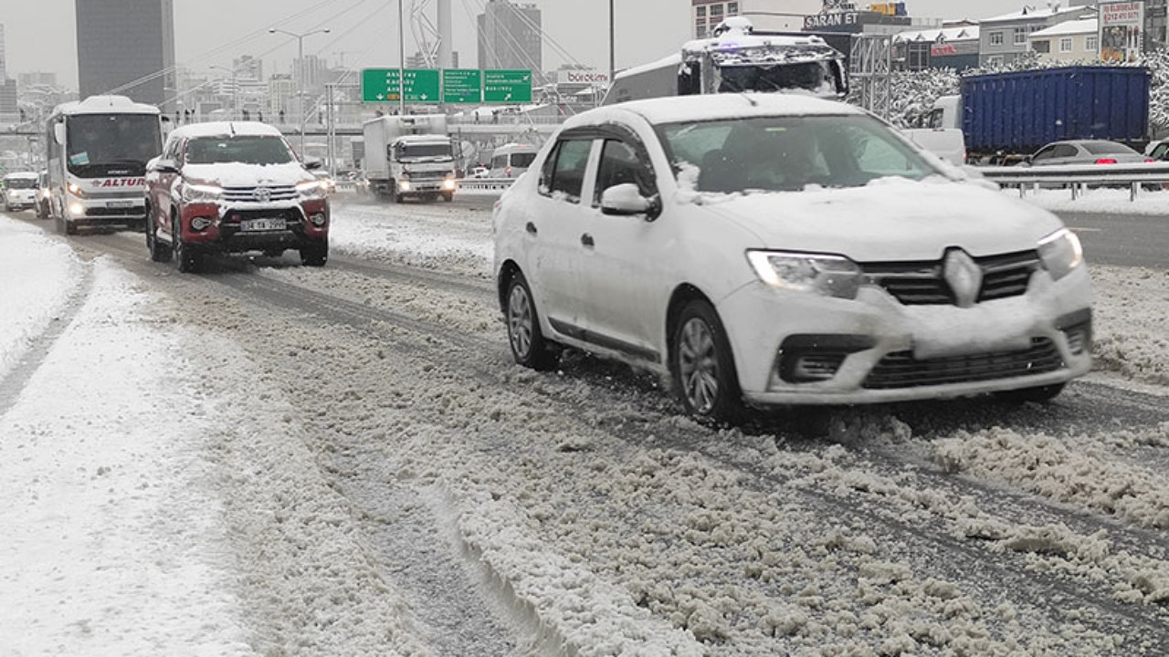 İstanbul Aybar'a teslim! Mahmutbey Gişeleri ve E-5'te trafik durma noktasına geldi!