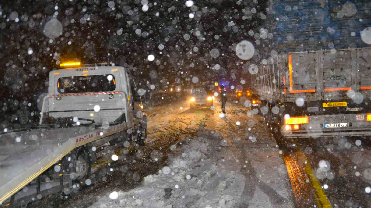 Antalya-Konya karayolu araç trafiğine kapatıldı