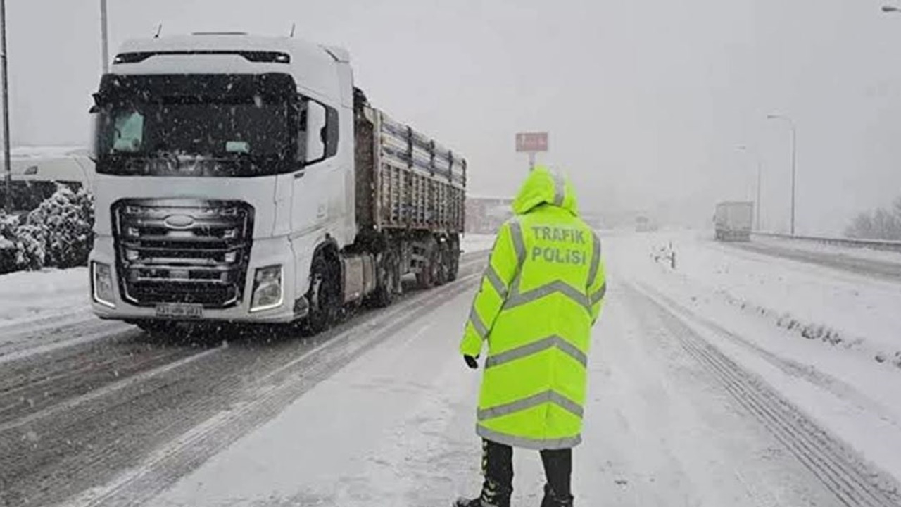 İstanbul'a TIR ve kamyon girişleri durduruldu