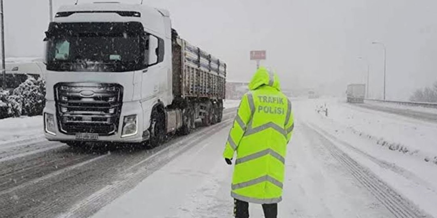 İstanbul'a TIR ve kamyon girişleri durduruldu