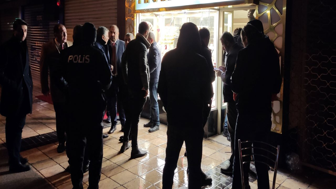 Kuyumcuda bıçaklı soygun