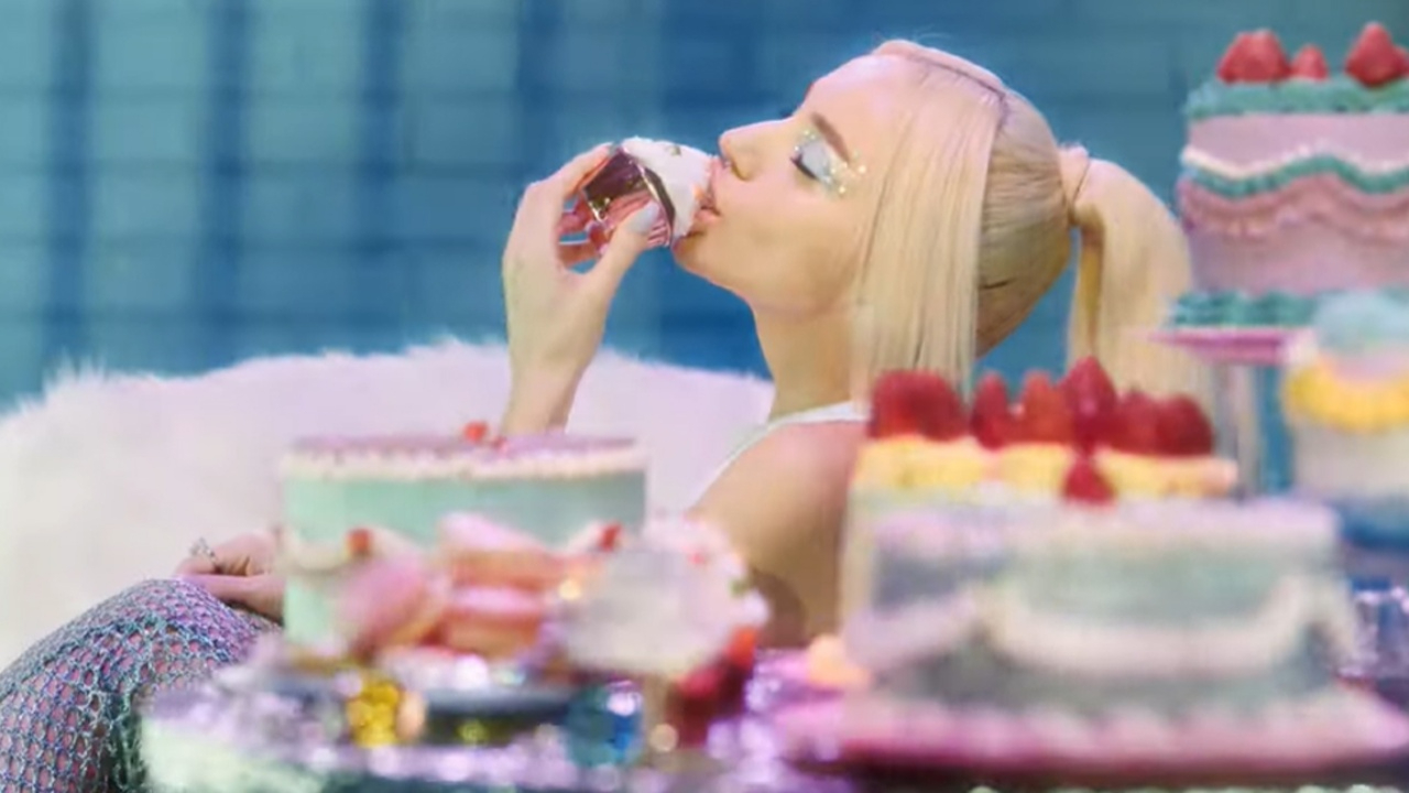 Gülşen'in 'Lolipop' şarkısının klibi YouTube'da yayınlandı! Klip sosyal medyada gündem oldu