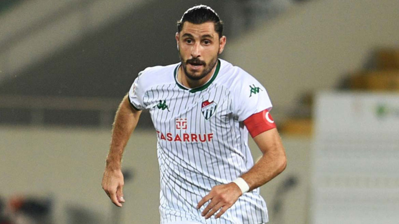 Özer Hurmacı futbolu bıraktığını açıkladı