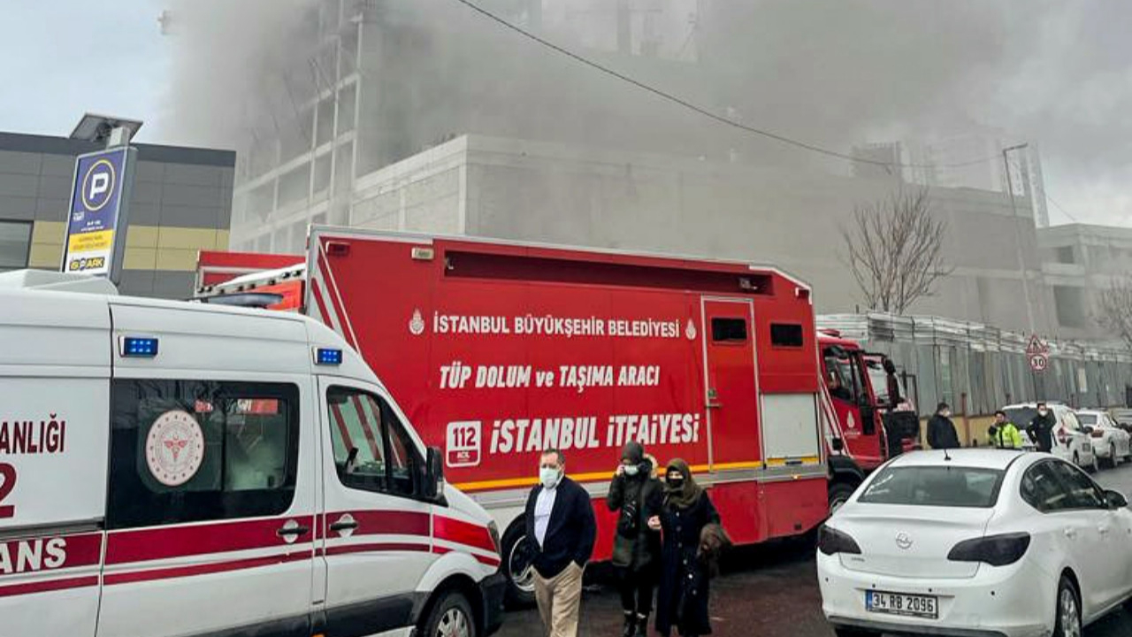 Bağcılar Eğitim ve Araştırma Hastanesi'nde yangın: İşçiler mahsur kaldı!