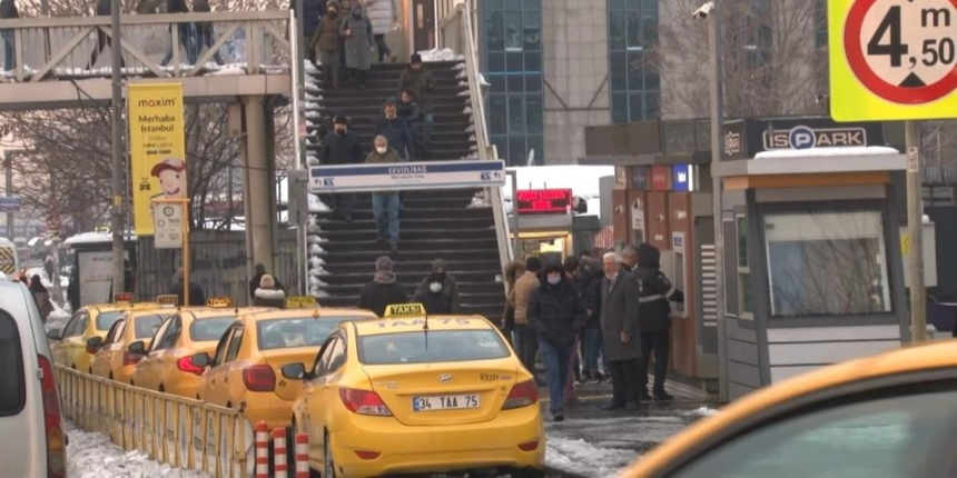 Vatandaşlar haftanın ilk gününde toplu taşıma araçlarına yöneldi