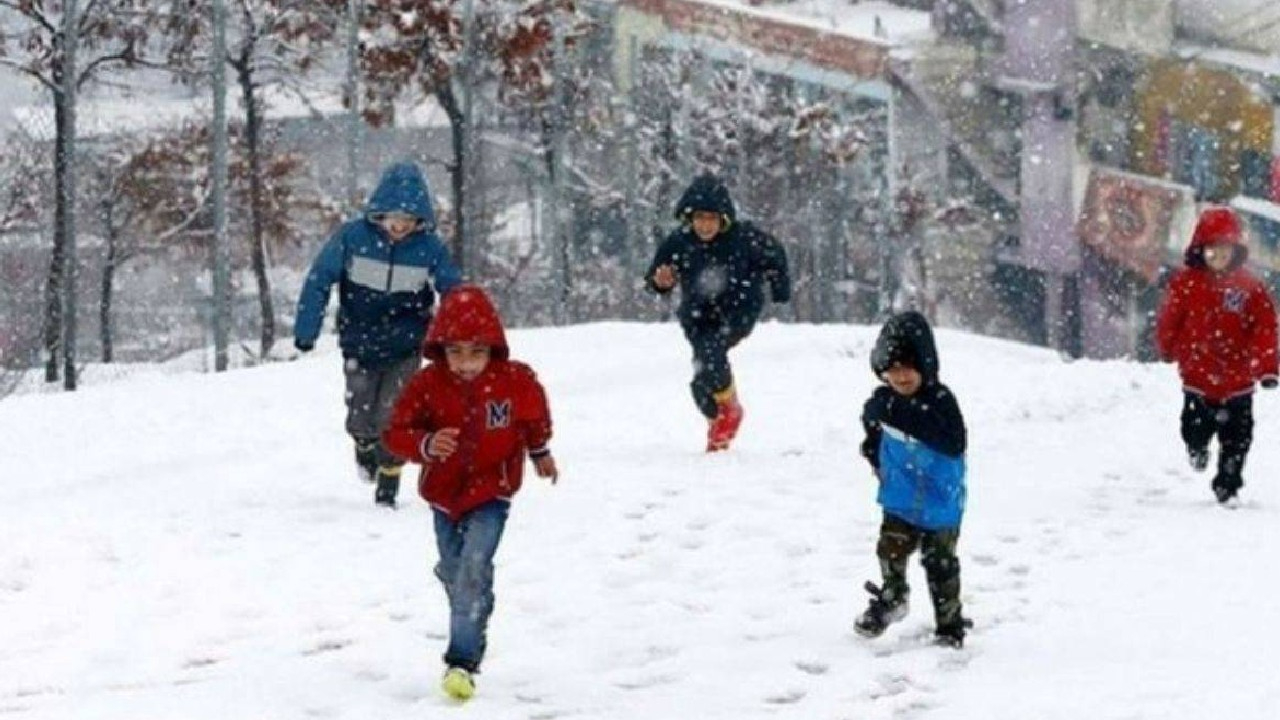 Eğitime kar engeli! Okullar 1 gün tatil edildi