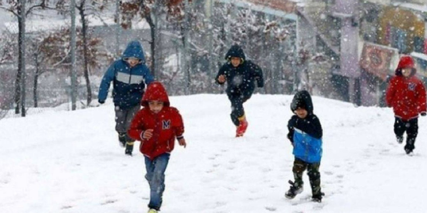 Eğitime kar engeli! Okullar 1 gün tatil edildi