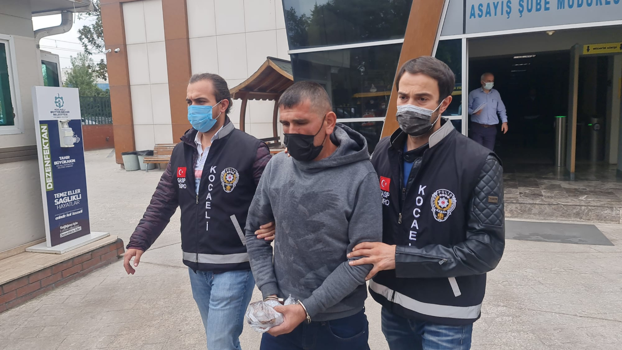 Çocukken cinsel istismarına uğradığı kişiyi yıllar sonra öldürdü!