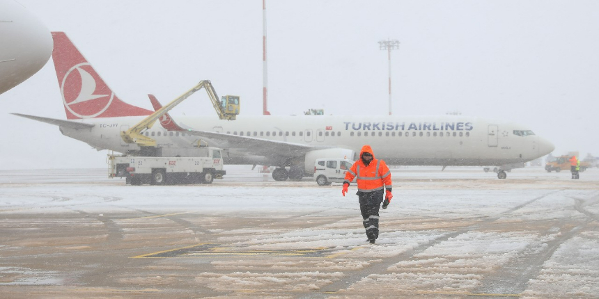 İstanbul'da kar alarmı! THY, 100 uçuşu iptal etti