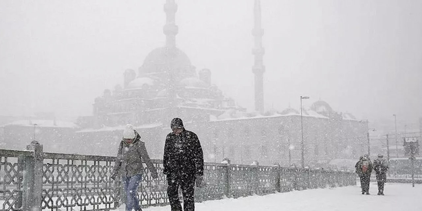 İstanbul için yeni kar açıklaması: Vali Yerlikaya saat vererek uyardı