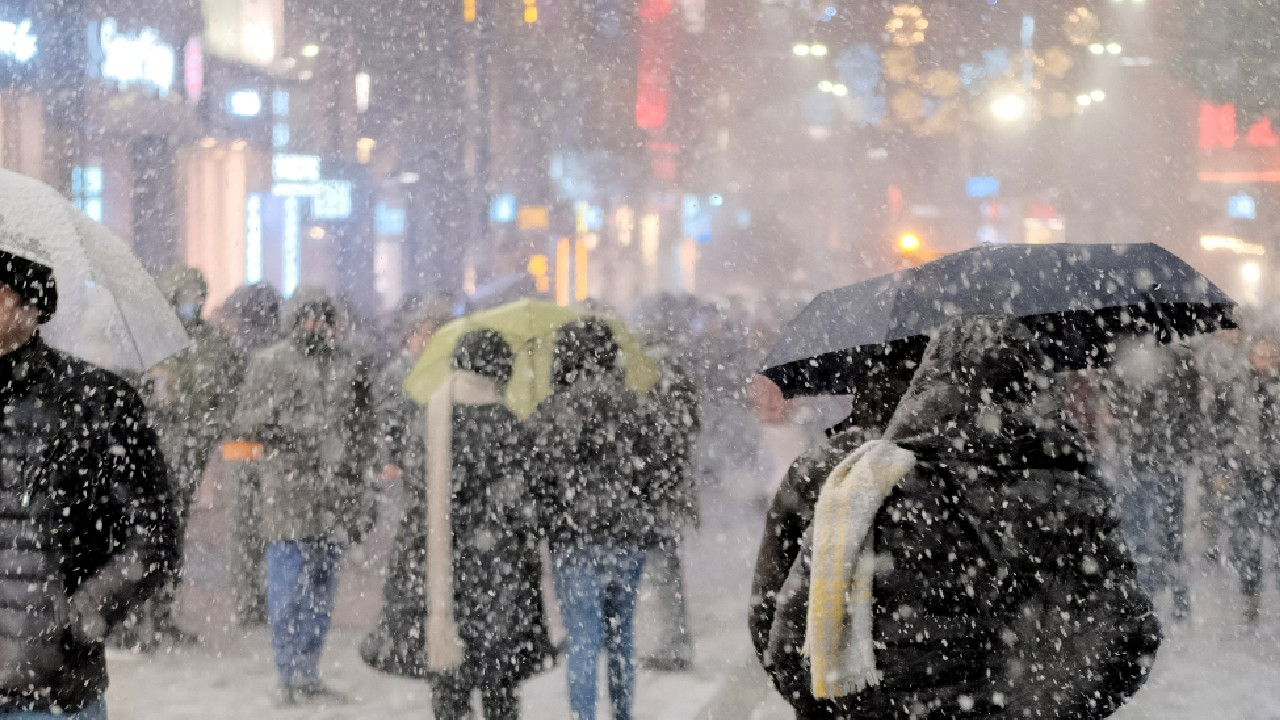Meteoroloji uyardı! Kar fırtınası gidecek, kuvvetli yağmur gelecek